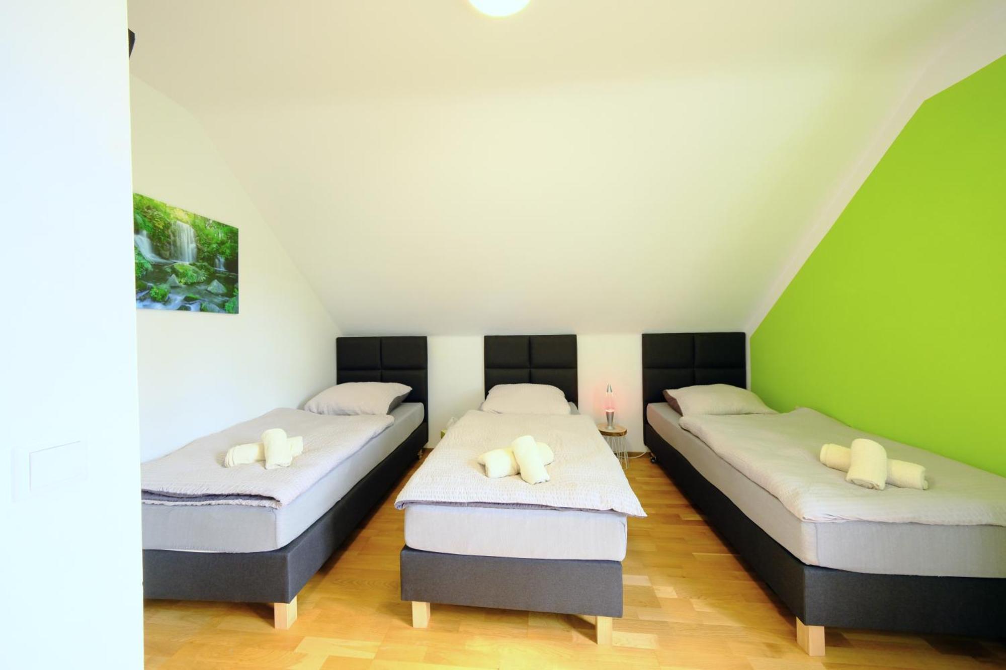 Happybnb - Stilvolles, Naturgelegenes Apartment Mit Blick Auf Den Mittellandkanal Und Die Wasserstadt Hannover - Kamin, Parken Und Spielplatz Exterior photo